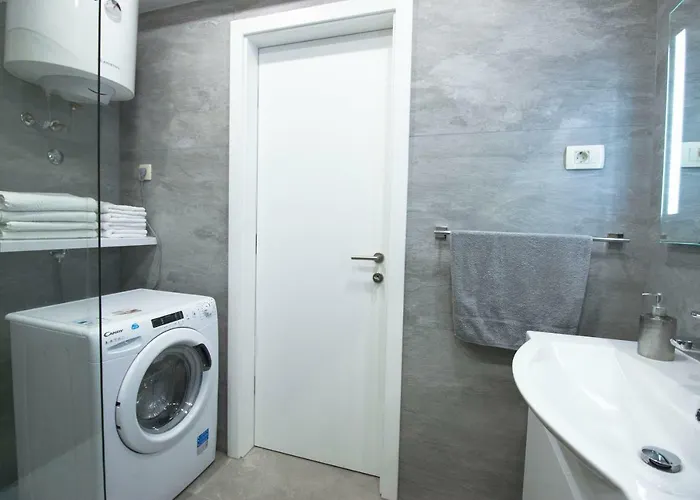 Deluxe Nana מאקרסקה