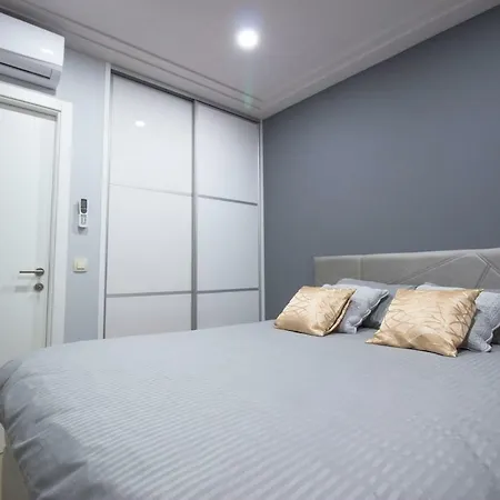 Deluxe Nana ماكارسكا