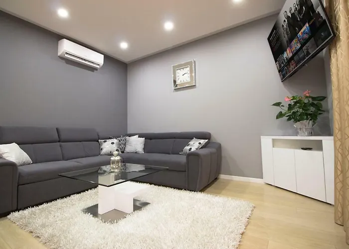 Deluxe Nana 马卡尔斯卡